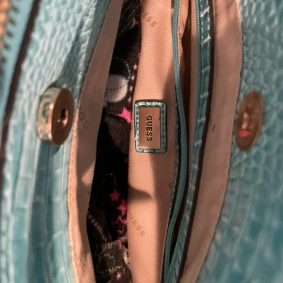 Guess Purse - Picture 5 of 6